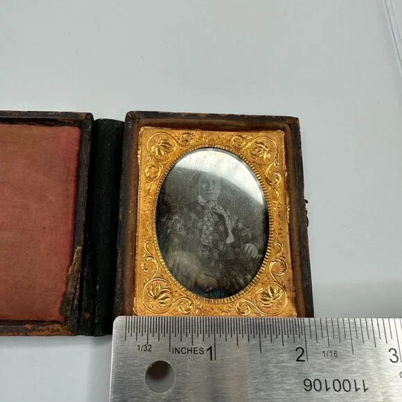 Antique Daguerreotype Photograph 1/9th Plate Victorian Woman Book Leather Case - Picture 11 of 14